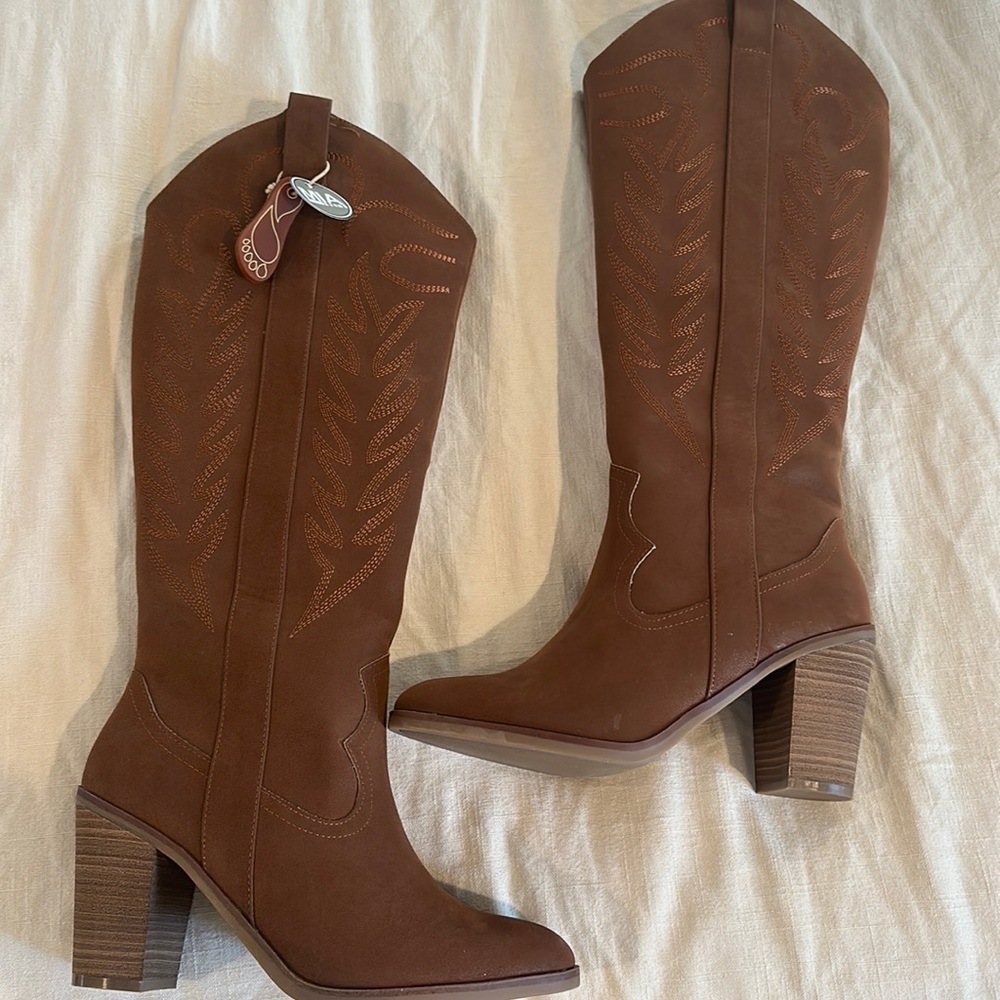 Brand New Mia Boots